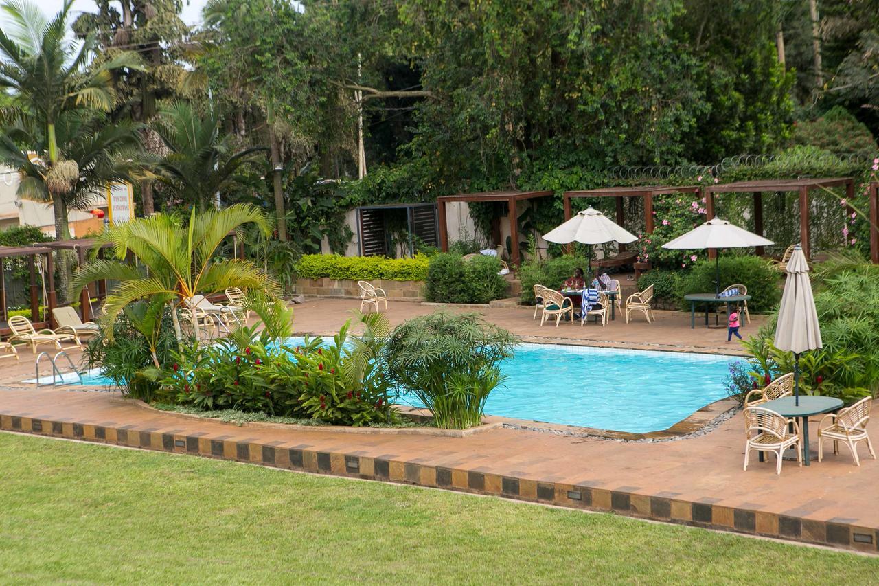 Fairway Hotel & Spa Kampala Buitenkant foto